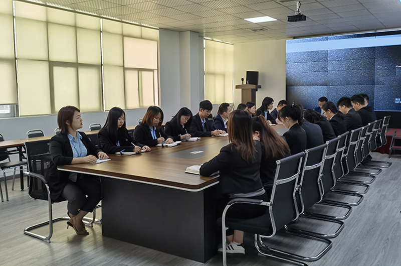 東莞誠一市場部和銷售部參加多列包裝機知識培訓